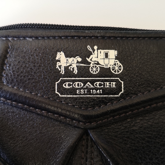 COACH | black leather classic wristlet - Picture 2 of 5
